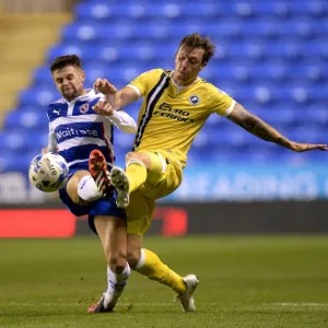Sky Bet Championship Collection: Sky Bet Championship - Reading v Millwall - Madejski Stadium