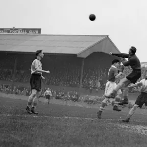 FA Cup - Second Round - Millwall v Headington United - The Den