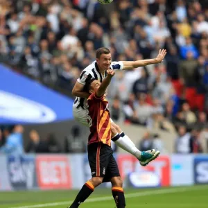 Intense Rivalry: Meredith vs. Wallace at Wembley - Sky Bet League One Play-Off Final (Bradford City vs. Millwall, 2016-17)