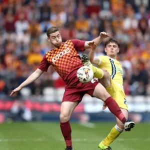 Intense Rivalry: Steven Davies vs Ben Thompson - Battle for the Ball in the Sky Bet League One Play-Offs (Bradford City vs Millwall, 2015-16) Intense Rivalry: Steven Davies vs Ben Thompson - Battle for the Ball in the Sky Bet League One Play-Offs (Bradford City vs Millwall, 2015-16)