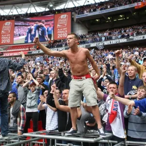 Le Triomphe Palpable de Millwall dans le Match des Barrages au Stade National : La Célébration Inoubliable Le Triomphe Palpable de Millwall dans le Match des Barrages au Stade National : La Célébration Inoubliable