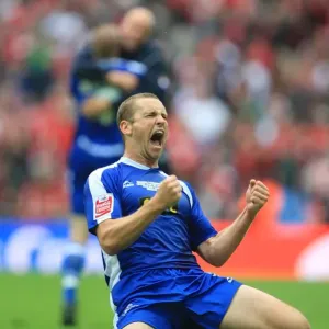 Le Triomphe de Millwall : La Célébration à Wembley après le Sécurisation du Promotion au Championnat Ligue Un Le Triomphe de Millwall : La Célébration à Wembley après le Sécurisation du Promotion au Championnat Ligue Un