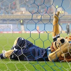 Millwall's Zampa the Lion Roars in Exciting Half-Time Penalty Shootout vs. Bristol City (2011) Millwall's Zampa the Lion Roars in Exciting Half-Time Penalty Shootout vs. Bristol City (2011)