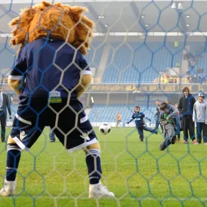 Millwall's Zampa the Lion Roars in Penalty Shootout at The Den vs. Bristol City (Npower Football League Championship, 20-11-2011) Millwall's Zampa the Lion Roars in Penalty Shootout at The Den vs. Bristol City (Npower Football League Championship, 20-11-2011)