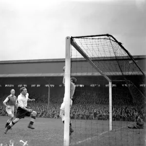 Soccer - Football League Division Two - Fulham v Millwall - Craven Cottage