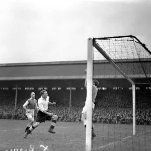 Soccer - Football League Division Two - Fulham v Millwall - Craven Cottage Soccer - Football League Division Two - Fulham v Millwall - Craven Cottage