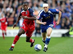 Images Dated 18th May 2010: Battle for Supremacy: Millwall vs. Huddersfield Town - Play-Off Semi-Final Clash at The New Den