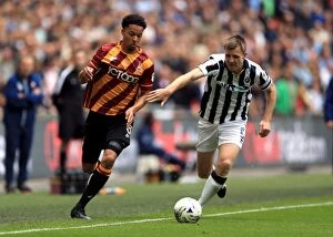 Images Dated 20th May 2017: Intense Rivalry: Bradford City vs. Millwall in the Sky Bet League One Play-Off Final at Wembley